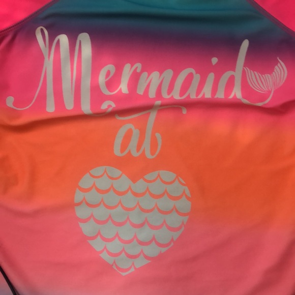 Wonder Nation Girl’s Rash Guard - Picture 2 of 4